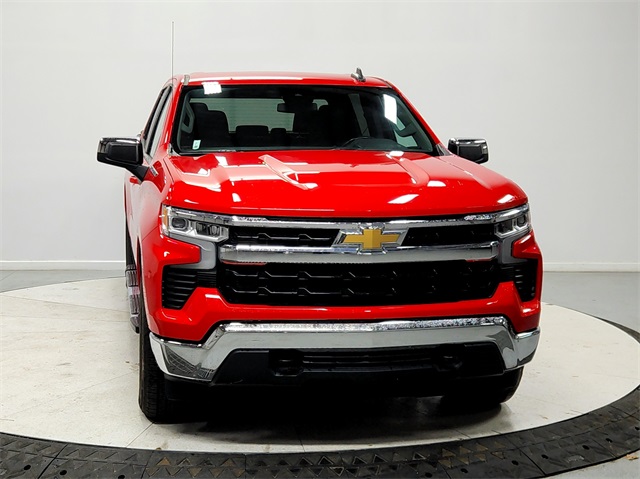 2022 Chevrolet Silverado 1500 LT photo 2