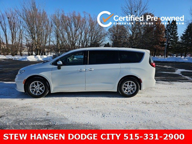 2023 Chrysler Pacifica Touring L's photo