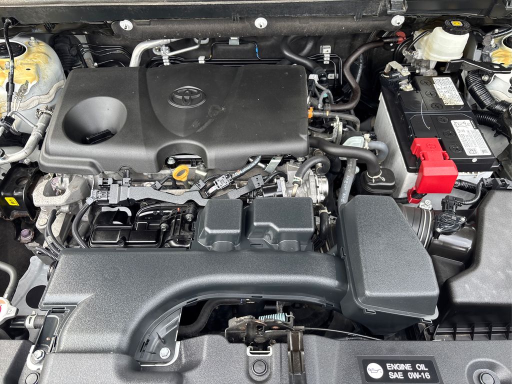 2022 Toyota RAV4 XLE photo 11