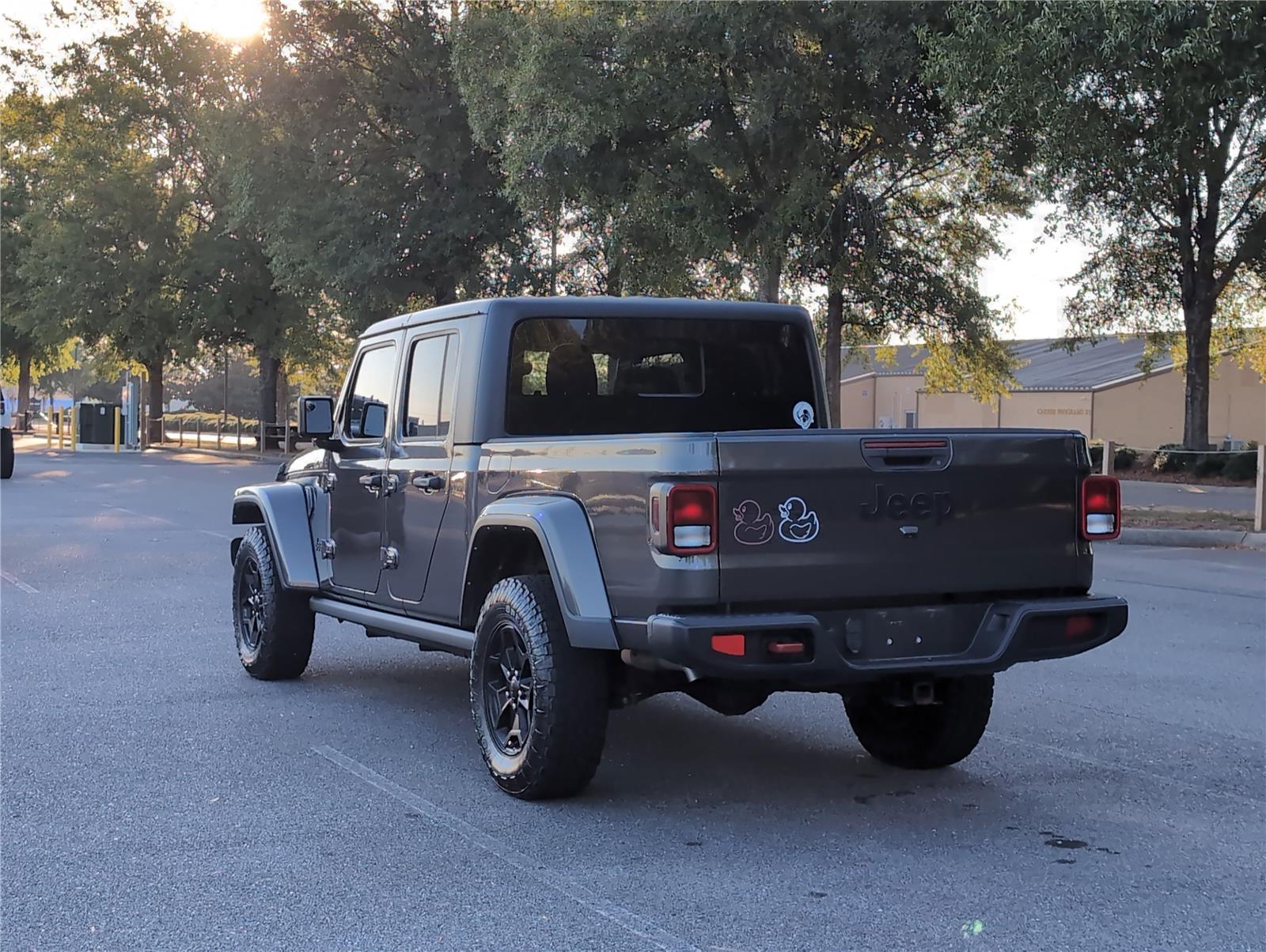 2021 Jeep Gladiator Willys photo 3