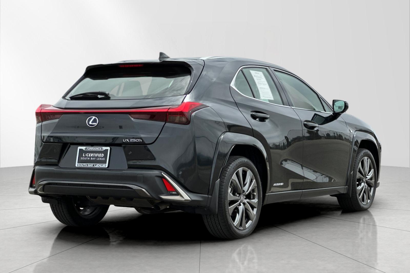 2022 Lexus UX 250h F SPORT photo 3