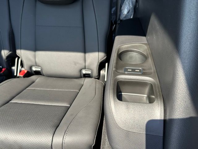 2025 Mercedes Benz GLS 450 4MATIC photo 40