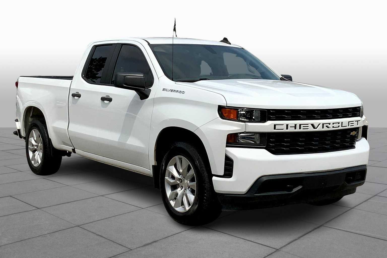 2021 Chevrolet Silverado 1500 Custom photo 2