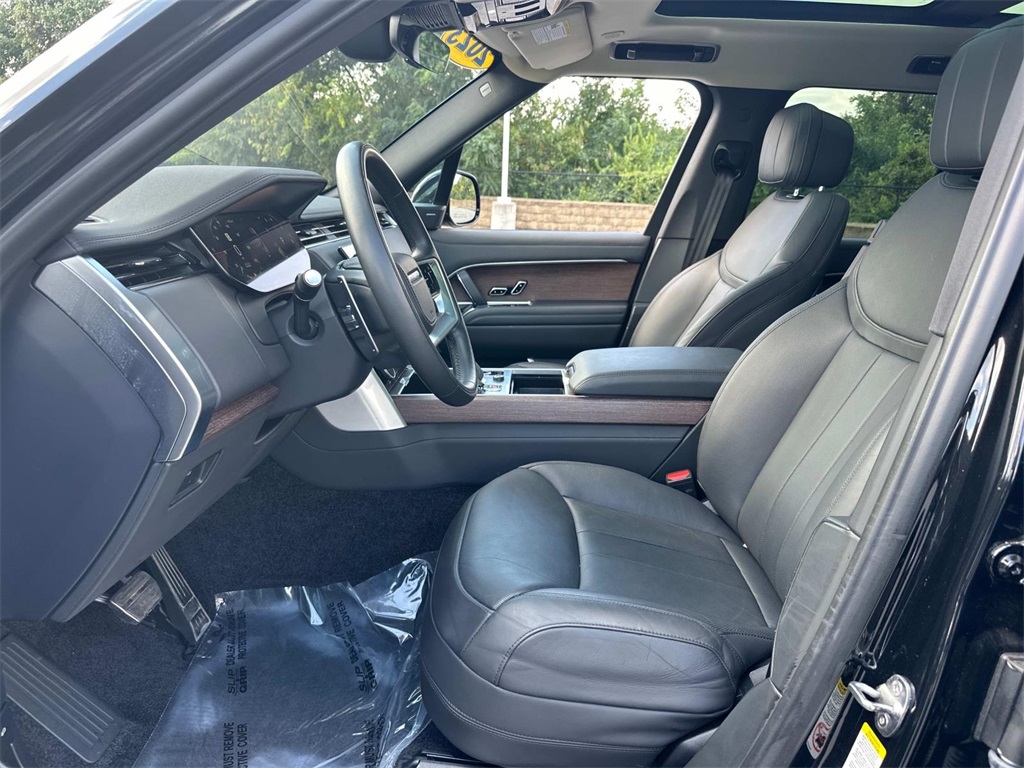 2023 Land Rover Range Rover SE photo 7