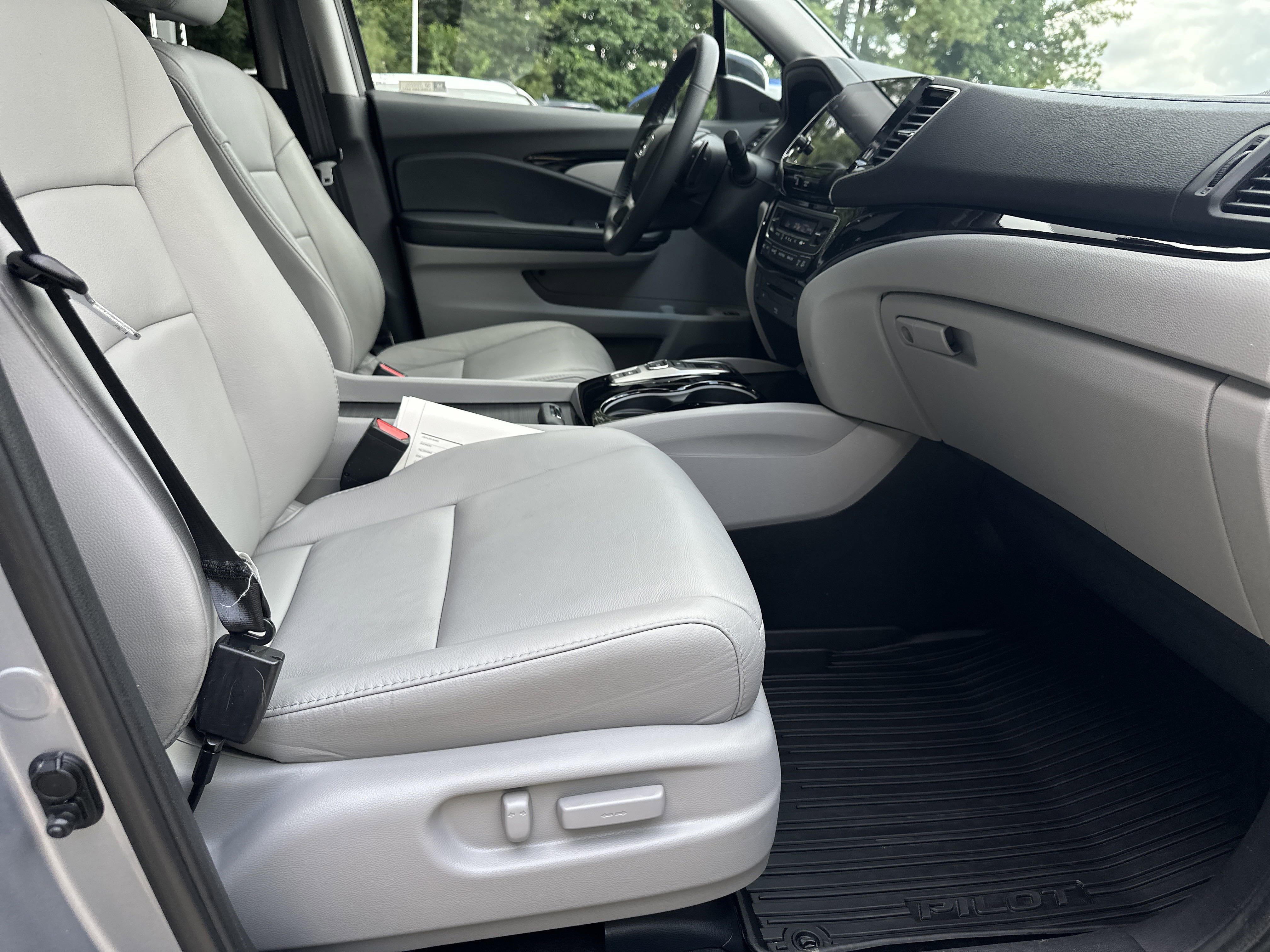 2022 Honda Pilot Touring photo 5