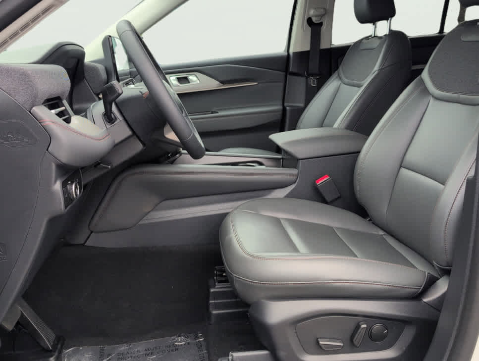 2025 Ford Explorer photo 9