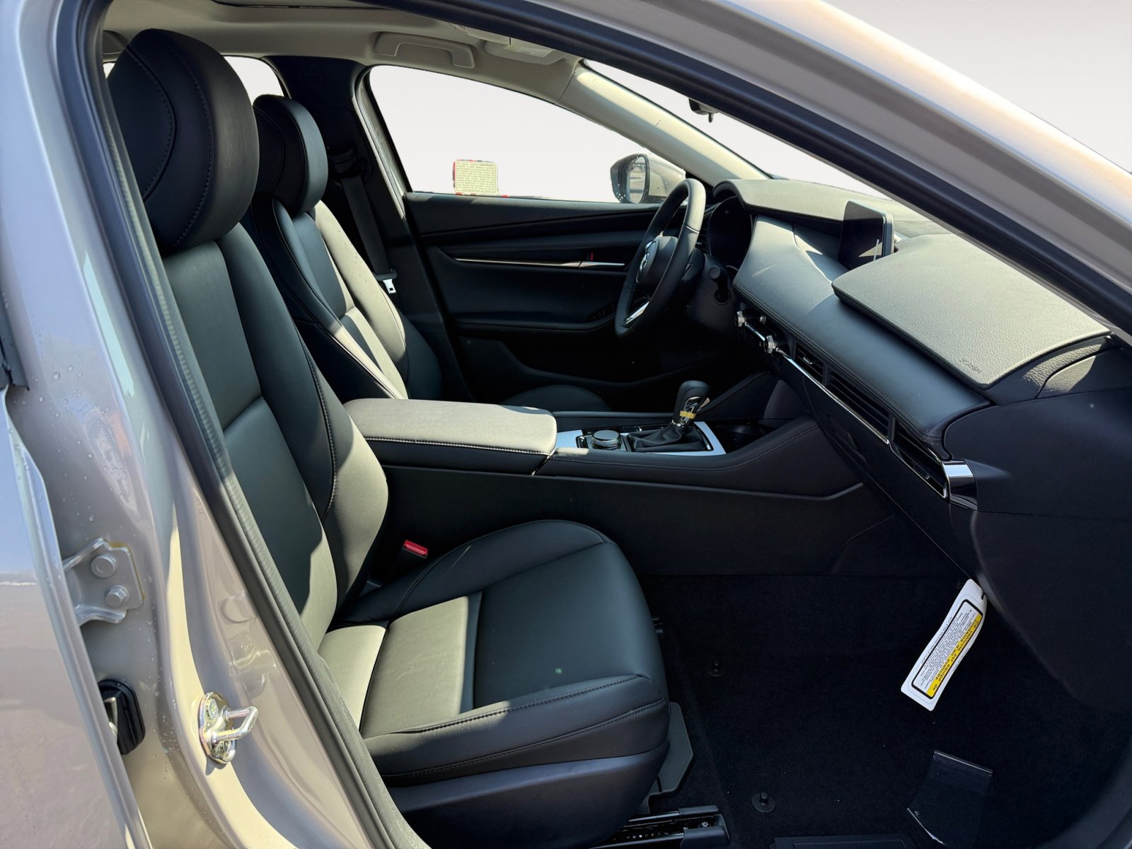2025 Mazda Mazda3 2.5 s Preferred photo 19
