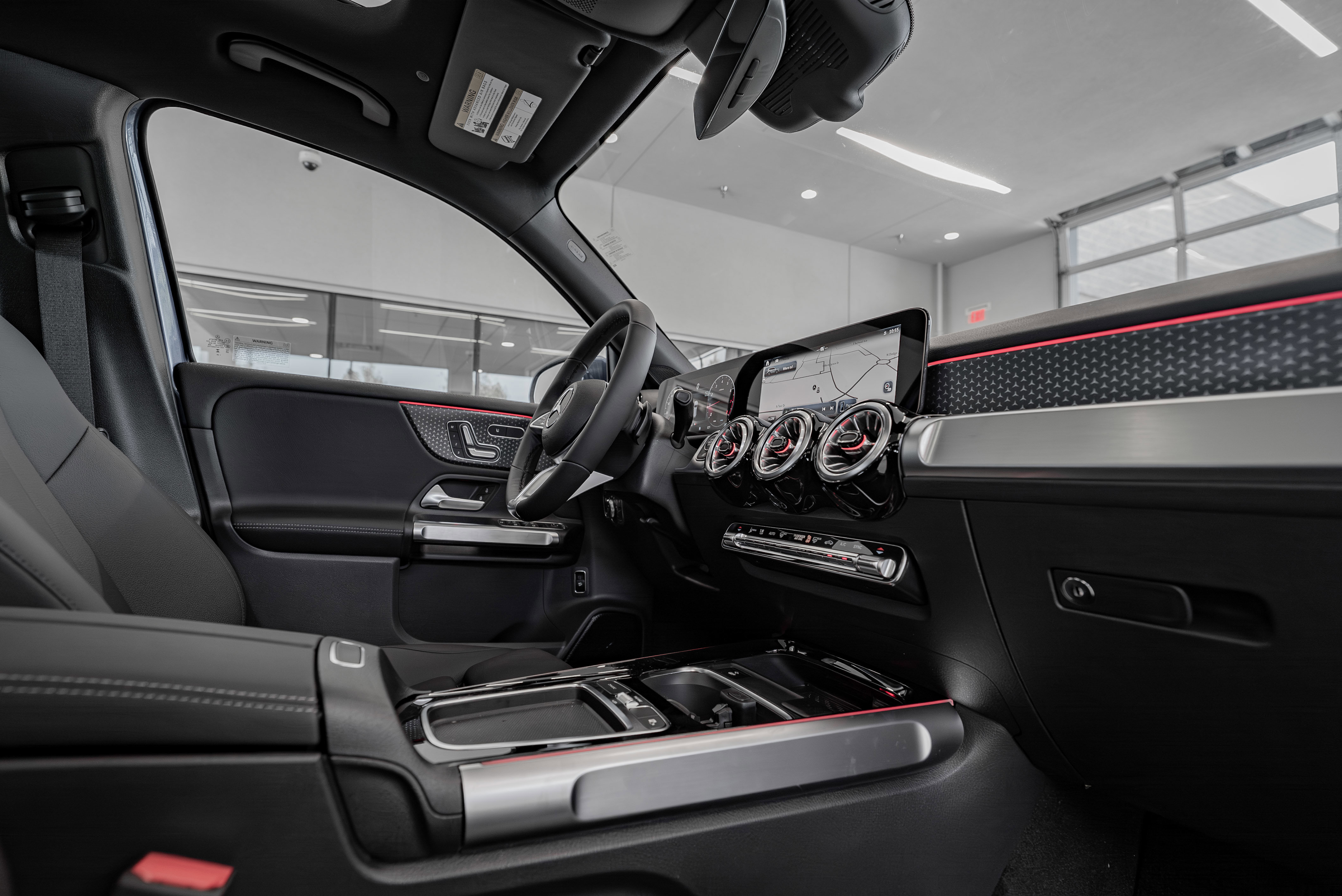 2025 Mercedes Benz GLB 250 photo 4