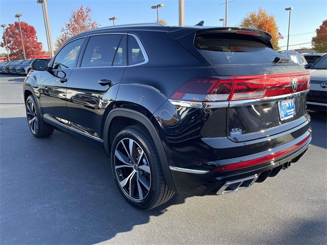 2026 Volkswagen Atlas Cross Sport SEL Premium R-Line photo 2