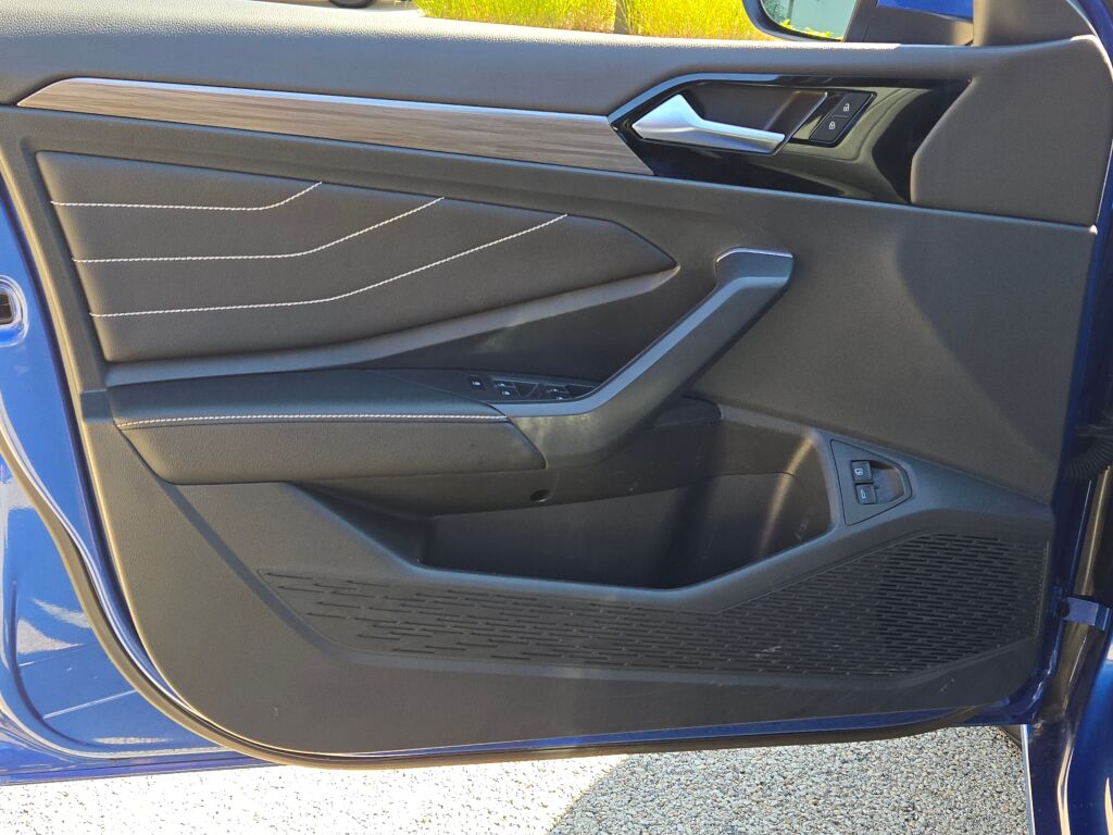 2022 Volkswagen Jetta 1.5T SEL photo 19