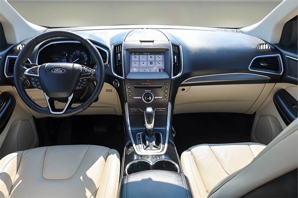 2016 Ford Edge Titanium photo 9