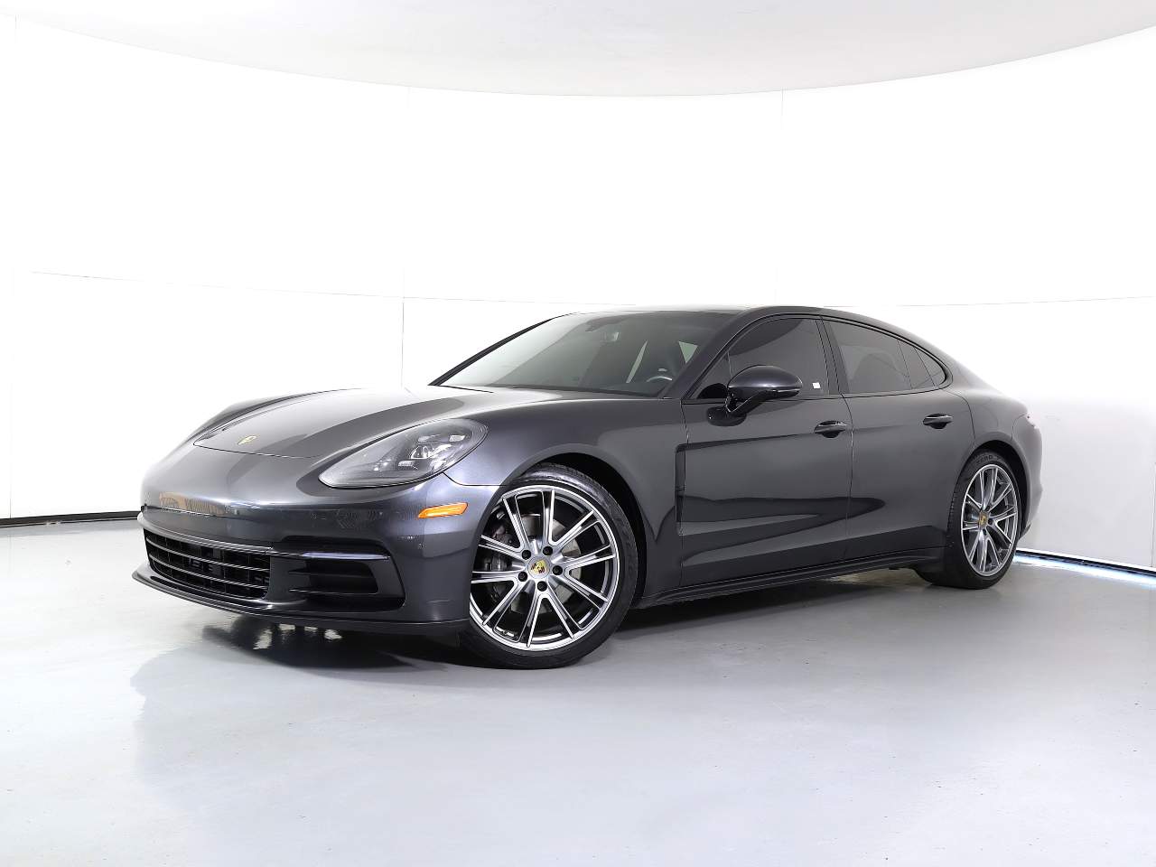 2018 Porsche Panamera 4's photo