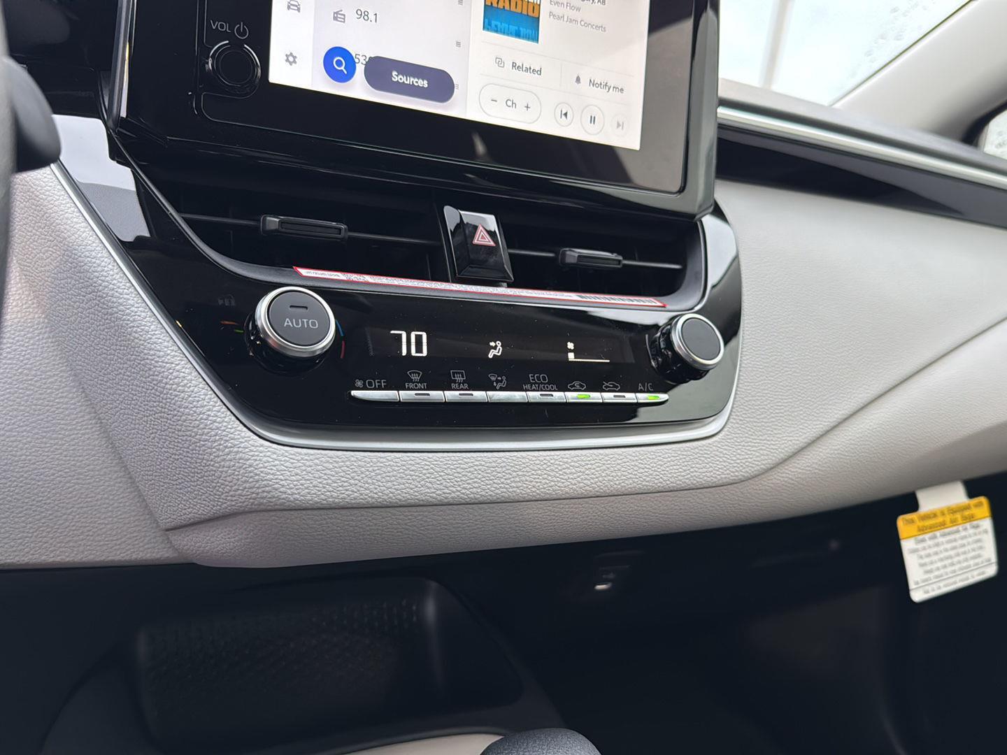 2025 Toyota Corolla Hybrid LE photo 22