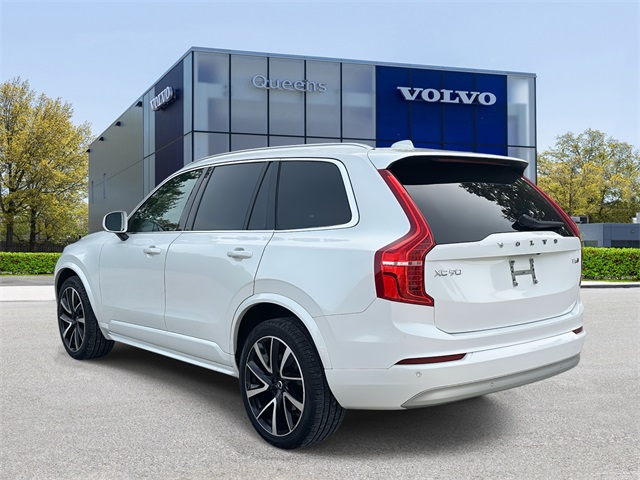 2022 Volvo XC90 T6 Momentum photo 3