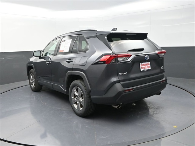 2024 Toyota RAV4 Hybrid XLE photo 4