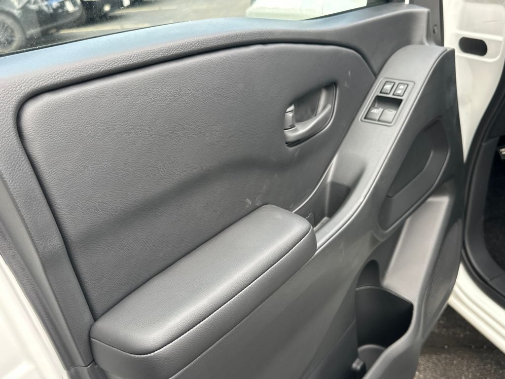 2025 Nissan Frontier S photo 10