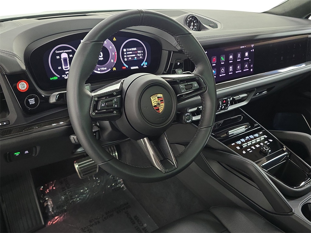 2025 Porsche Cayenne Coupe GTS photo 2
