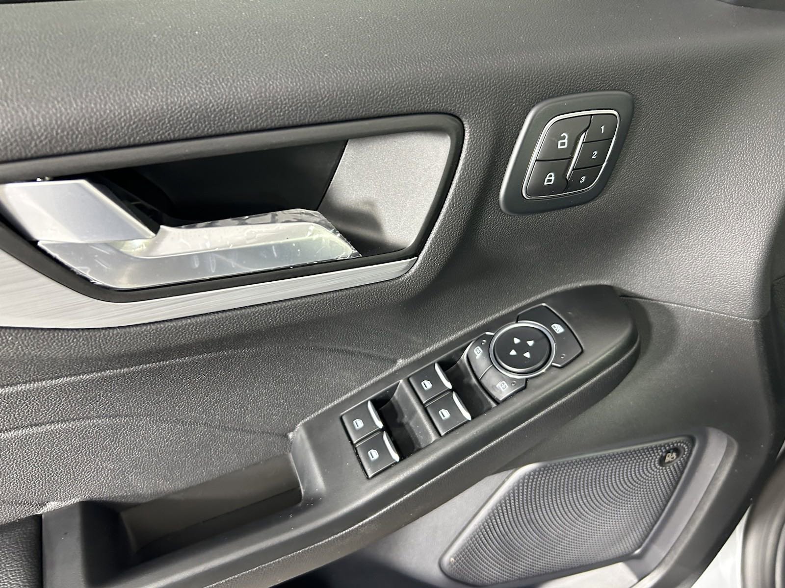 2025 Ford Escape photo 17