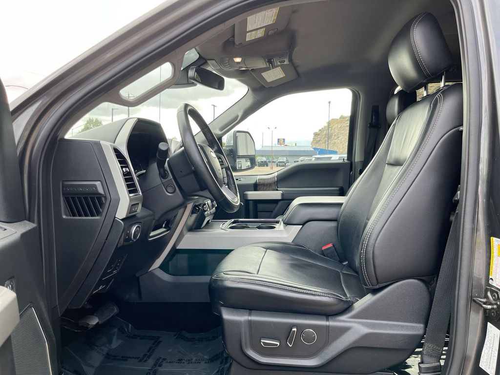 2019 Ford F-350 Lariat photo 12
