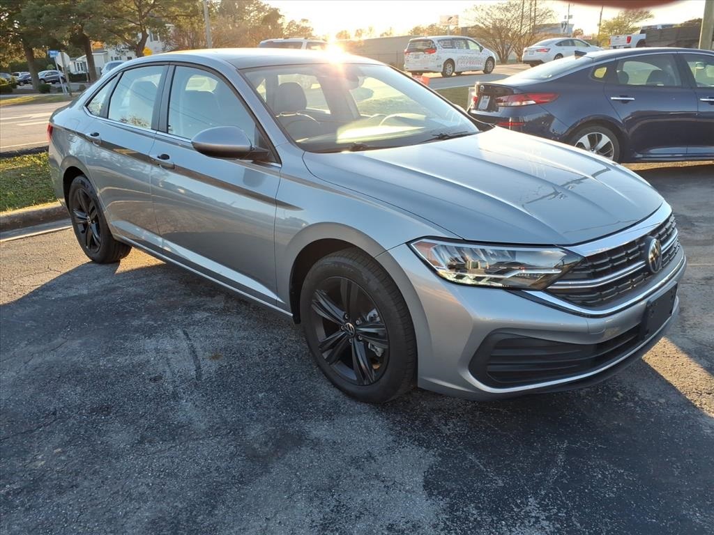 2022 Volkswagen Jetta SE's photo