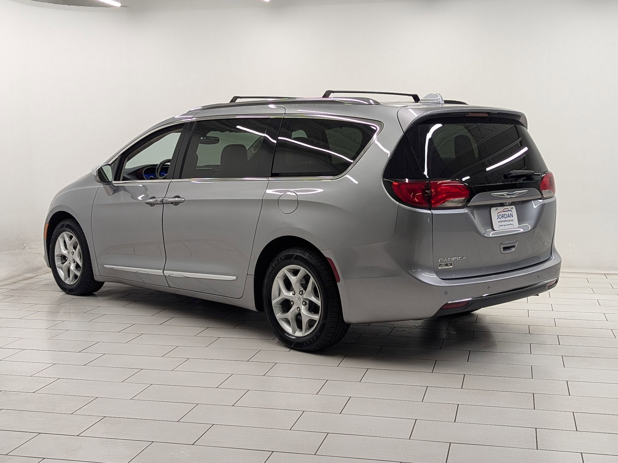 2020 Chrysler Pacifica Limited photo 2