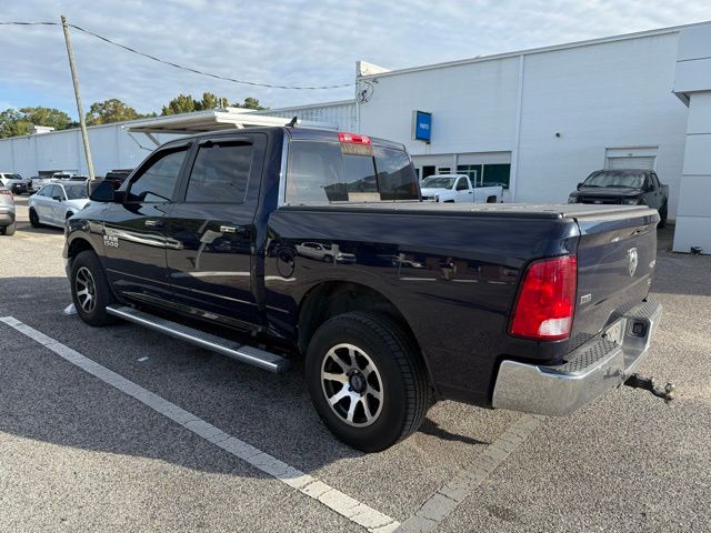 2017 Ram 1500 SLT photo 4