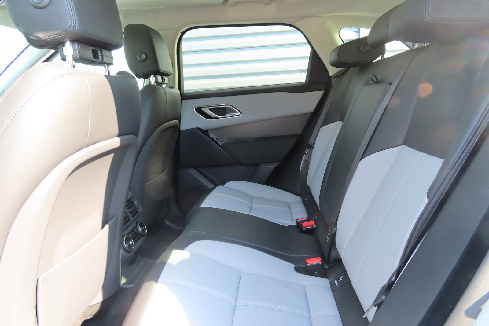 2025 Land Rover Range Rover Velar SE photo 5
