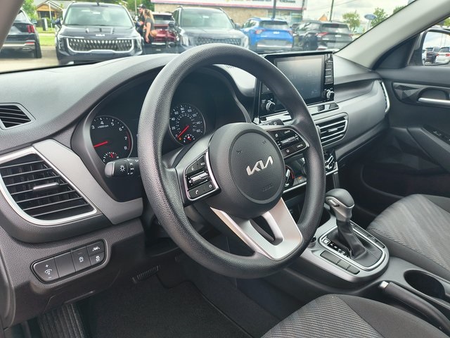 2023 Kia Seltos LX photo 16