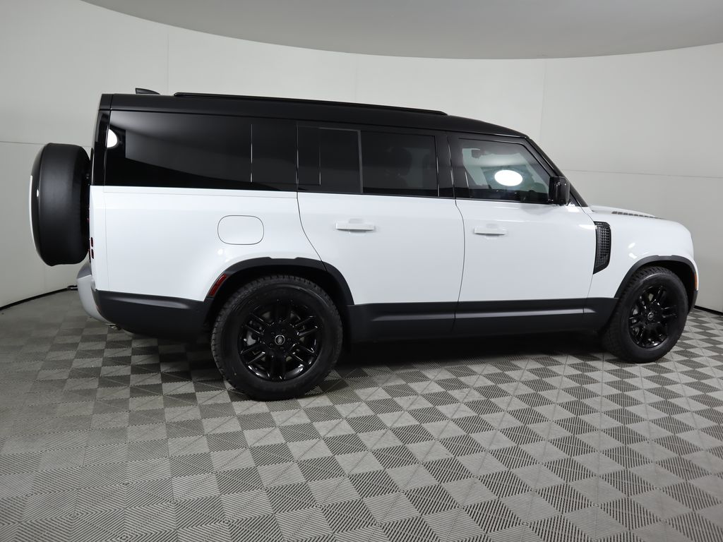 2025 Land Rover Defender 130 S photo 4