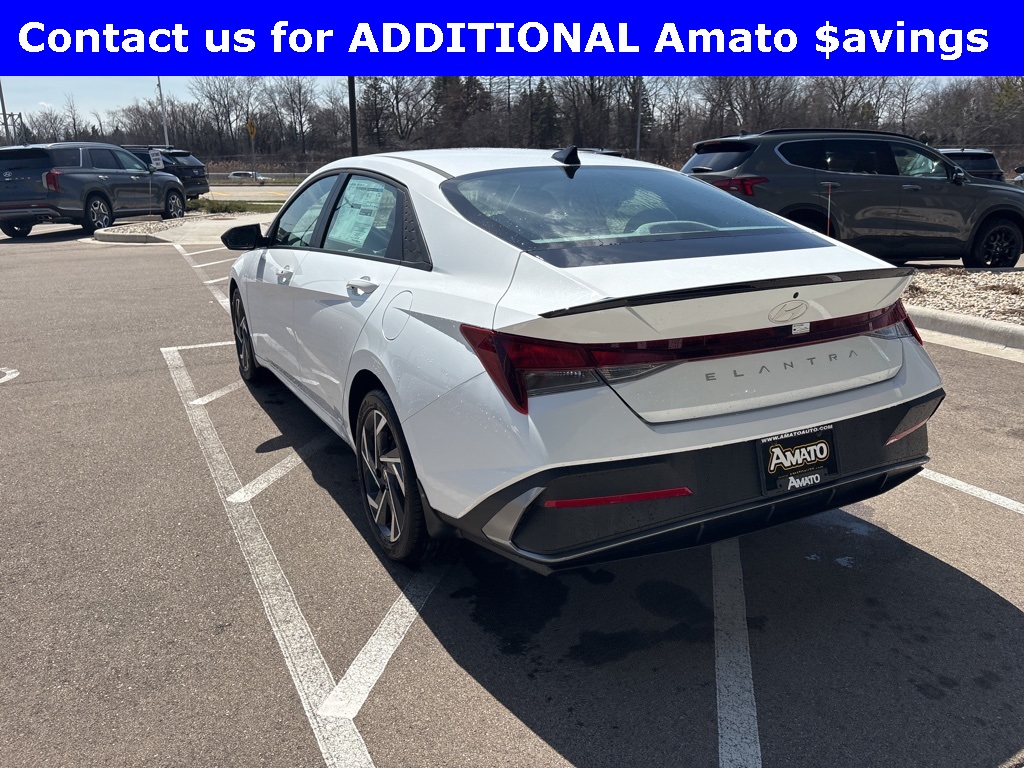 2025 Hyundai Elantra SEL Sport photo 2