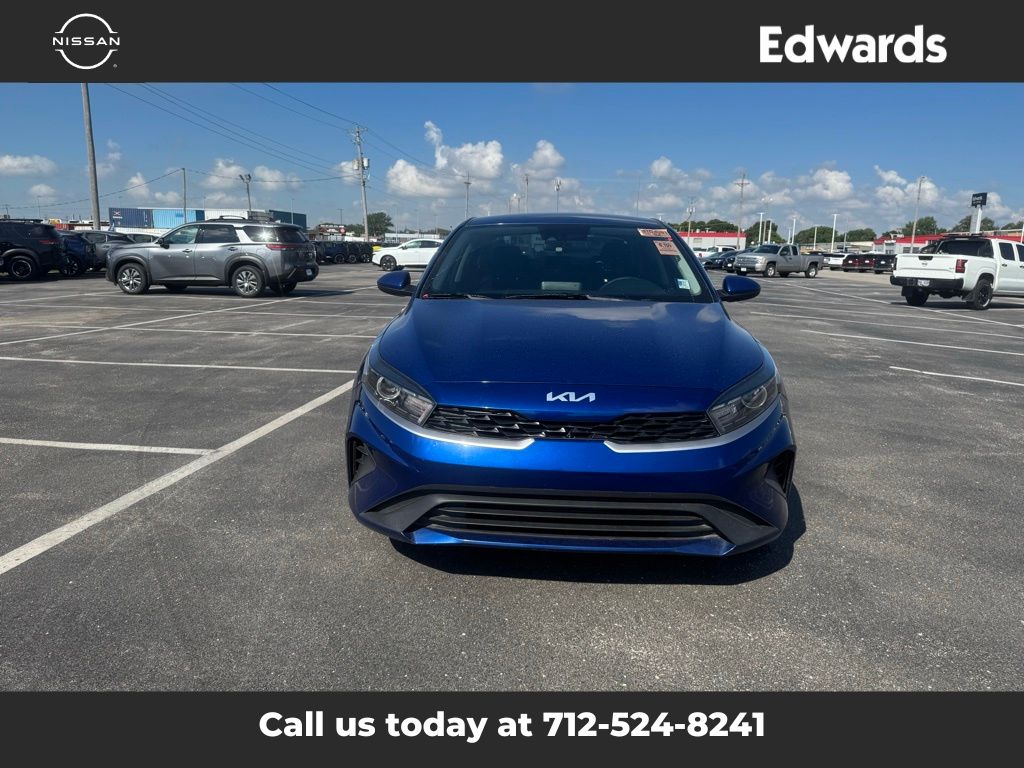 2023 Kia Forte LXS photo 2