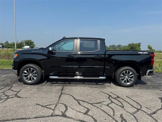 2025 Chevrolet Silverado 1500 LT photo 2