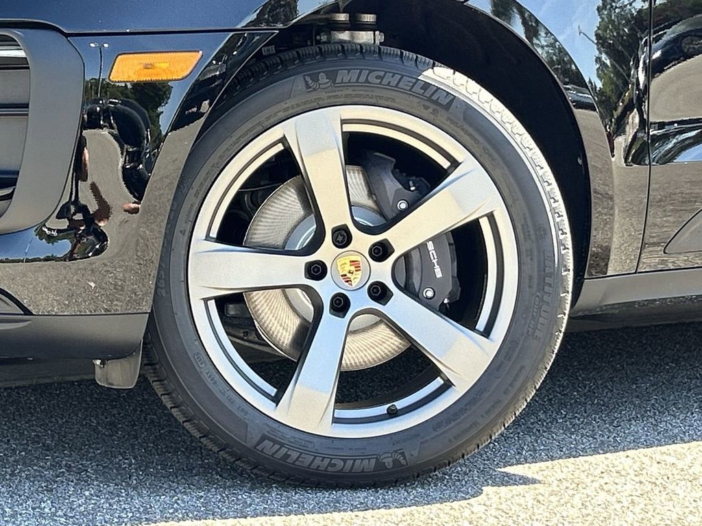 2025 Porsche Macan Base photo 14