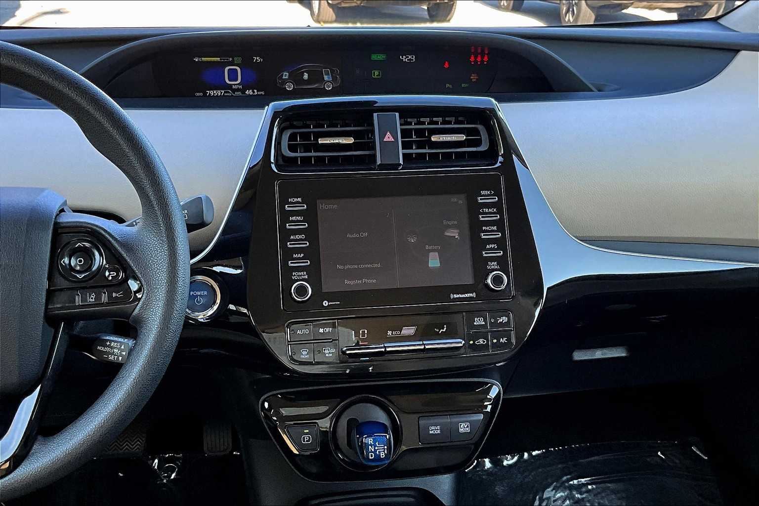 2022 Toyota Prius LE photo 6