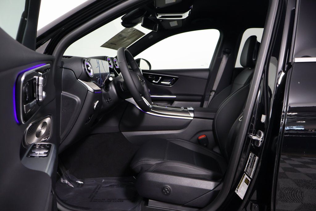 2025 Mercedes Benz GLC 300 AMG photo 5