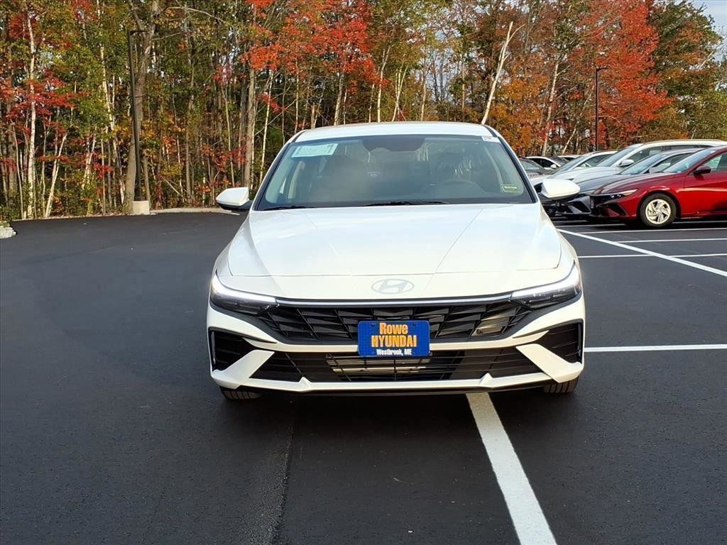 2025 Hyundai Elantra SE photo 2