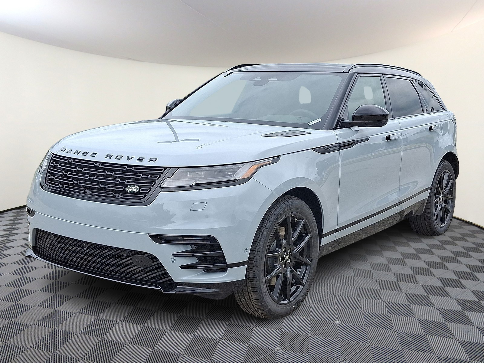 2026 Land Rover Range Rover Velar Dynamic SE's photo