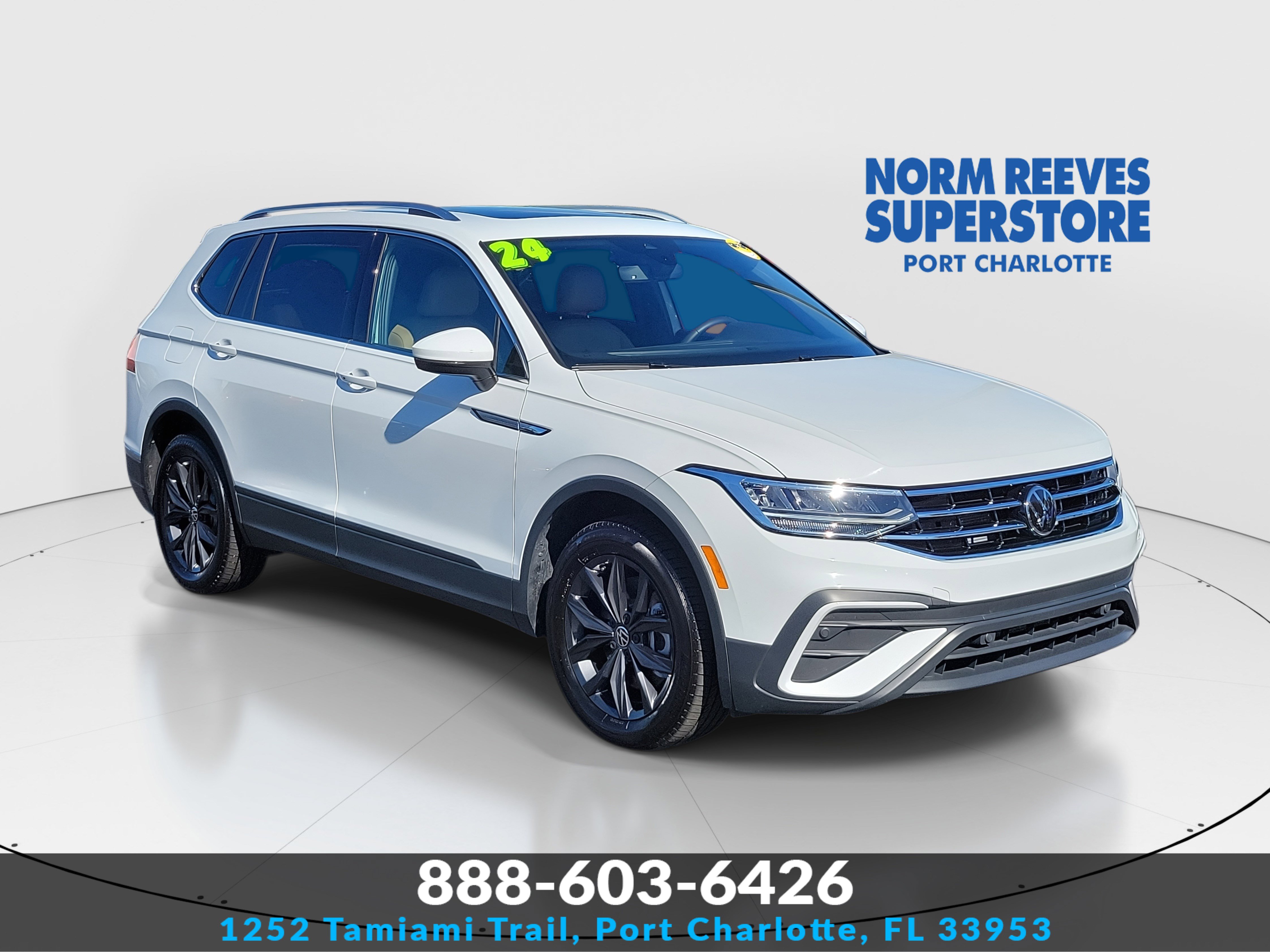 2024 Volkswagen Tiguan SE's photo