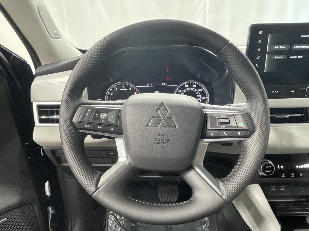 2025 Mitsubishi Outlander SE photo 6