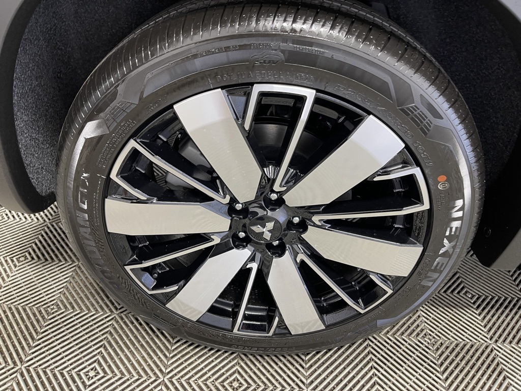 2025 Mitsubishi Outlander SE photo 33