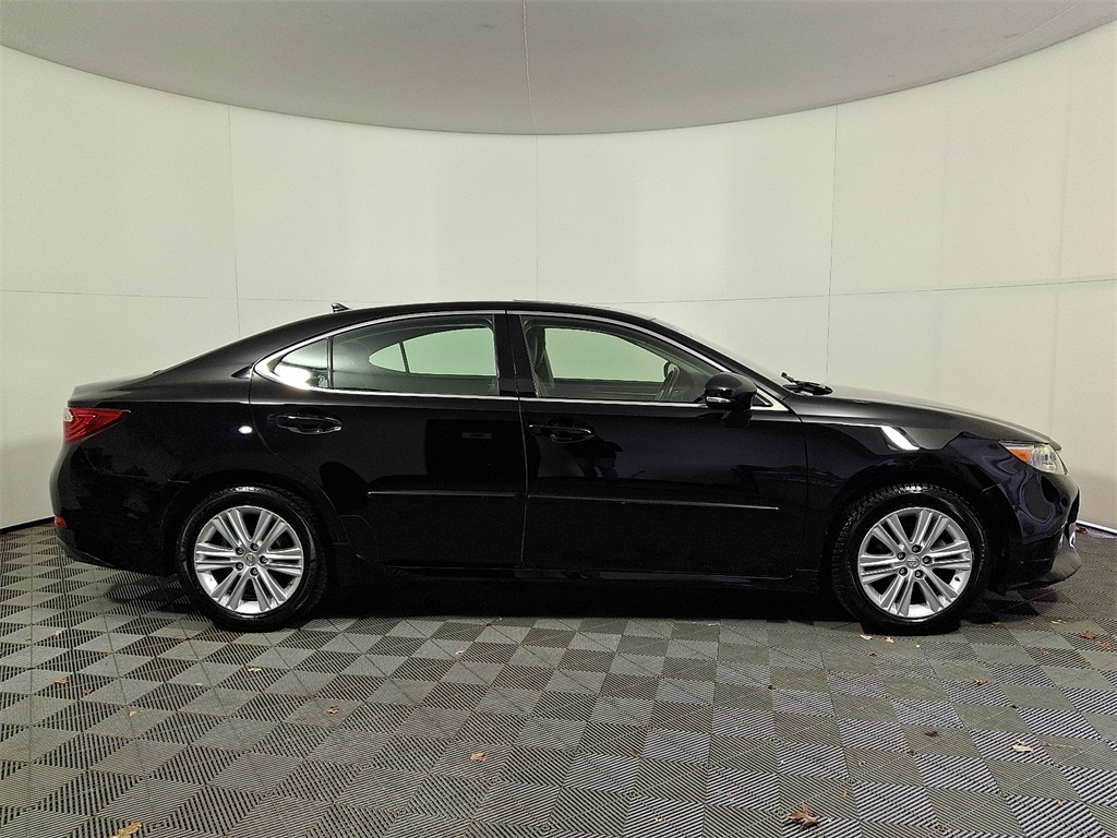2013 Lexus ES 350 photo 2