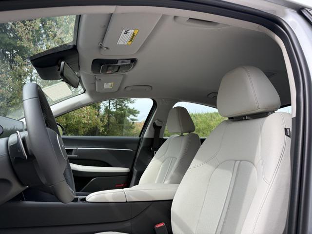 2025 Hyundai Sonata Hybrid SEL photo 21