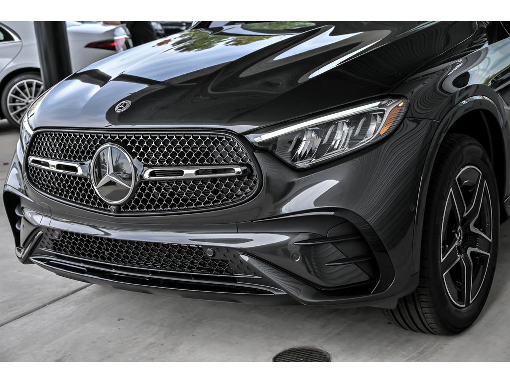 2026 Mercedes Benz GLC 300 4MATIC photo 4
