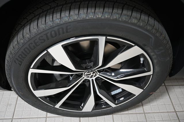 2025 Volkswagen Atlas SEL Premium R-Line photo 9