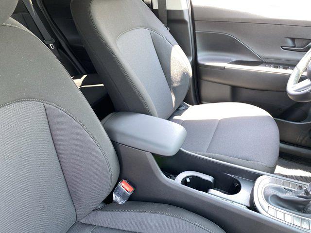 2025 Hyundai Kona SEL photo 11