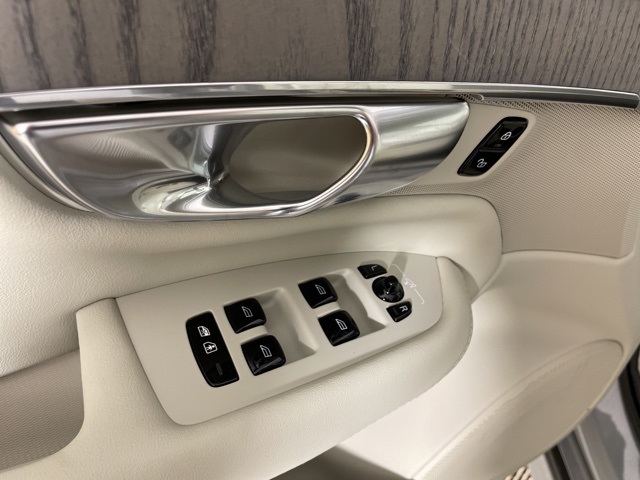 2025 Volvo XC90 T8 AWD Plus photo 20