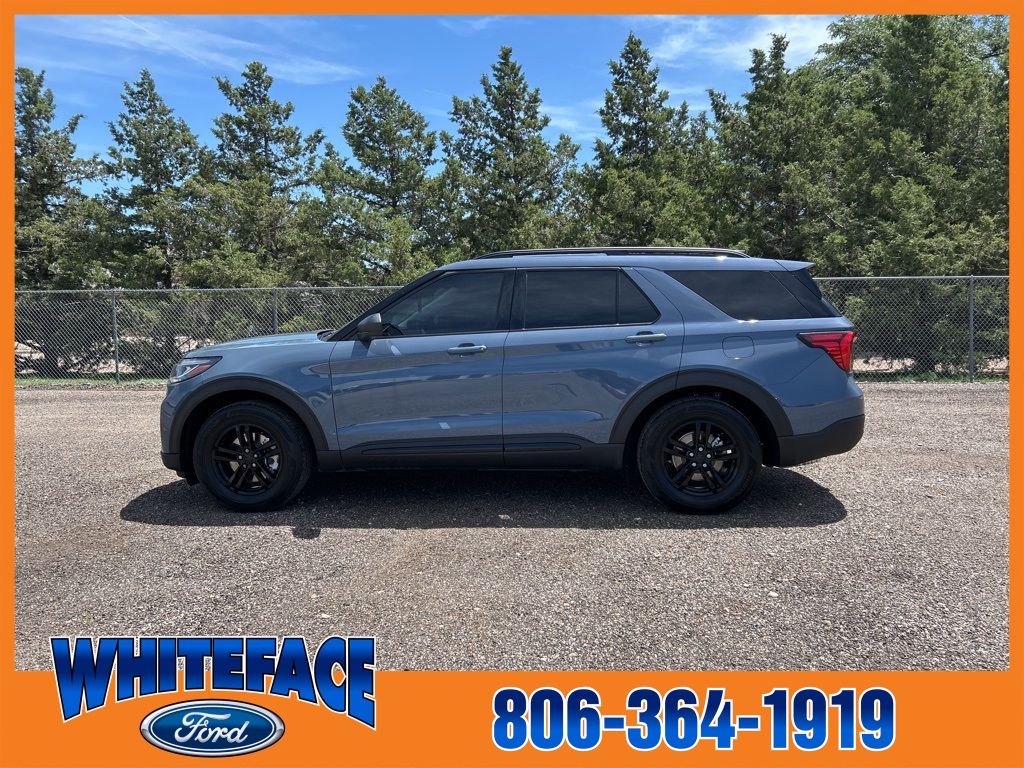 2025 Ford Explorer photo 2