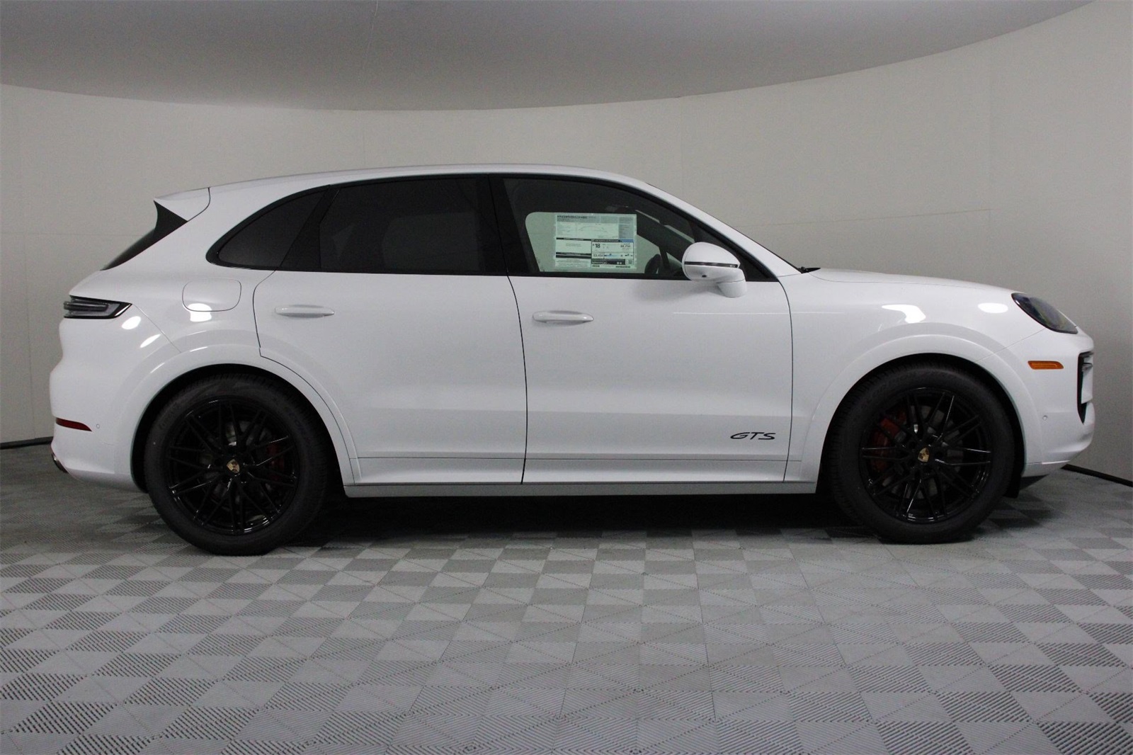 2026 Porsche Cayenne GTS photo 8