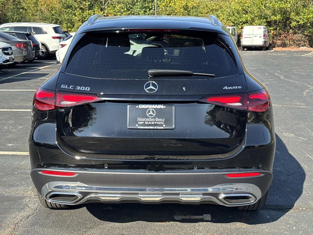 2026 Mercedes Benz GLC 300 4MATIC photo 2