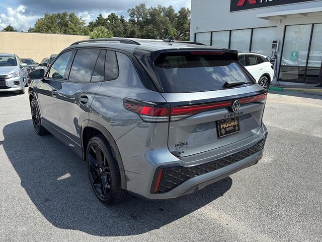 2025 Volkswagen Tiguan SE R-Line Black photo 4